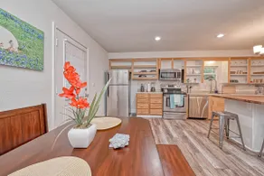 Peaceful Pet-Friendly Stay Near Round Top & Lake - Image 2