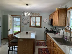 Lovely Riverfront views of river. Walking distance to beach.  🚴👙🐠 - Image 2