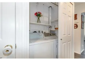 Cheerful 3 bedroom home w/ fun backyard + parking - Image 3