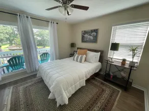 Fishing adventure Lakefront home w/fenced yard - Image 4