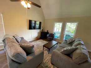 Fishing adventure Lakefront home w/fenced yard - Image 5