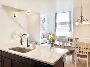 Clean and open remodeled luxury townhouse! - Image 3