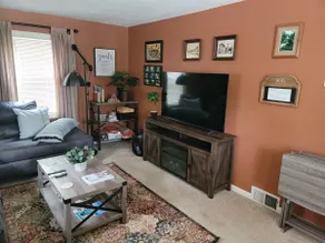 Cozy and completely updated The Farmhouse at Lanterman's Village - Image 4