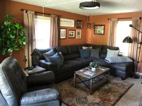 Cozy and completely updated The Farmhouse at Lanterman's Village - Image 3