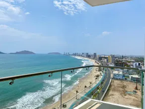 Gorgeous and modern apartment with ocean view - Image 3