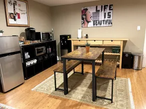Cozy Guest Suite with Hot Tub and Large Backyard - Image 2