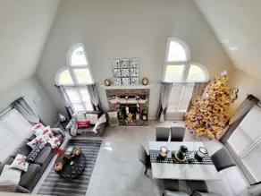 Spacious 4 BD Home | 5 min to Airport • 6 min Expo - Image 2