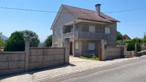 Single-family home in Tomiño, Baixo Miño. - Image 2