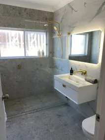 Newly renovated Large two storey home in Roselands - Image 5