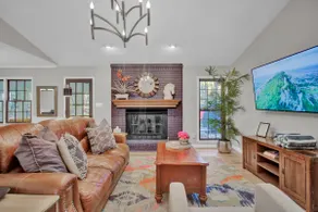 Relaxing Retreat with fenced in yard - Image 4