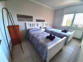 House in a quiet area with a garden near the beach - Image 4