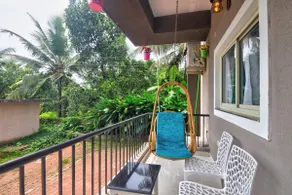 ”NOMAD MONK” Stylish Luxe 2 BHK Steps from Sunburn - Image 4