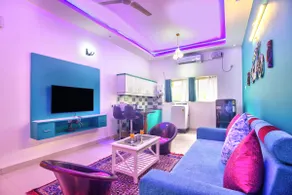 ”NOMAD MONK” Stylish Luxe 2 BHK Steps from Sunburn - Image 2