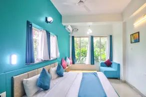”NOMAD MONK” Stylish Luxe 2 BHK Steps from Sunburn - Image 5