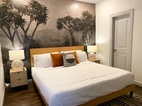 Urban Jungle Retreat in the HTX Skyline - Image 5