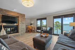 Large Lake Hamilton Paradise! | 3BED w/ Lake View! - Image 2