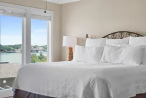 Large Lake Hamilton Paradise! | 3BED w/ Lake View! - Image 3