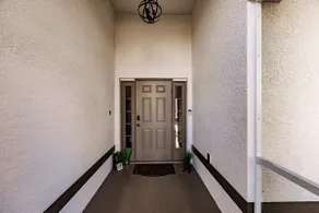Luxurious 4 Bedroom Canal-Front Home, Pet Friendly - Image 4