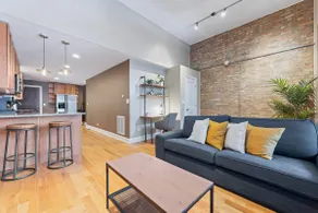 Sunny Getaway Steps from Bucktown + Wicker Park - Image 2