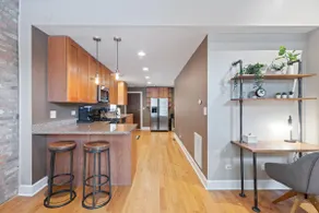 Sunny Getaway Steps from Bucktown + Wicker Park - Image 4