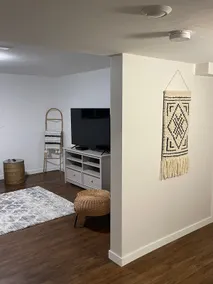 Cozy, central, 2 bedroom river front suite. - Image 5