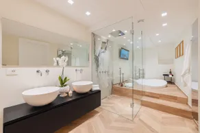 Naxi Suites - Image 3