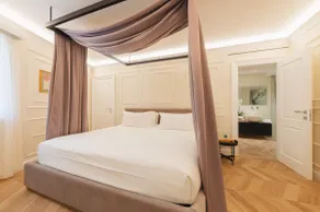 Naxi Suites - Image 4