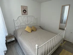 Renovated terraced house 30m from the sea - Image 5