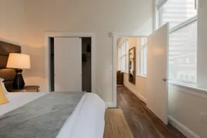 Downtown Baltimore's Best Luxury Apt - Image 5