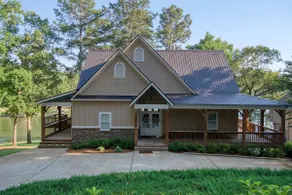 Lake home with wrap around porch and dock. - Image 2