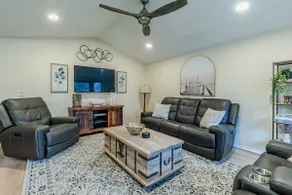 Cheerful and Comfortable 3 Bedroom Home - Image 3