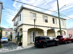 IN GOOD COMPANY-Gorgeous downtown historic cottage - Image 4