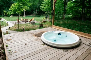 Cozy Good Harbor Cottage with hot tub & fireplace - Image 4