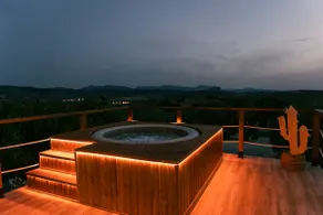 Cottage with private Jacuzzi - Image 4