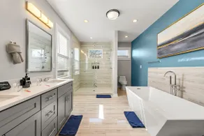 5 mins to DT, King bed, 4 BR/3 BA home, Sleeps 10 - Image 3