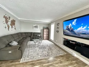 Entertain w/ Fire Pit, Patio, Yard, Huge TV & BBQ. Quiet neighbourhood. Pets OK - Image 2