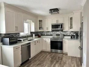 Entertain w/ Fire Pit, Patio, Yard, Huge TV & BBQ. Quiet neighbourhood. Pets OK - Image 3