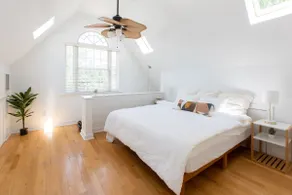 Cozy 2-bedroom cottage close to everything - Image 5