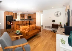 Cozy 2-bedroom cottage close to everything - Image 3