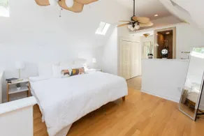 Cozy 2-bedroom cottage close to everything - Image 4