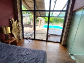 Stylish guest house with pool - Image 4