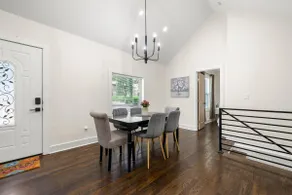 Spacious Cottage House | Mins to Downtown - Image 2
