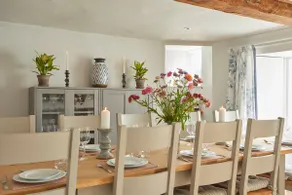 Grade II Listed Cottage in Heart of The Cotswolds - Image 2