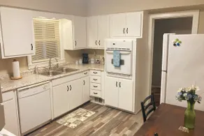 1 bed 1 bath park suite, near everything in town. - Image 5
