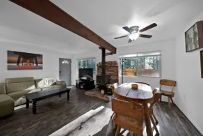 Cheerful 3-bedroom Cabin with indoor fire place. - Image 4