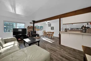 Cheerful 3-bedroom Cabin with indoor fire place. - Image 5
