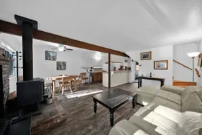 Cheerful 3-bedroom Cabin with indoor fire place. - Image 2