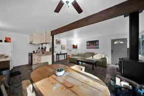 Cheerful 3-bedroom Cabin with indoor fire place. - Image 3