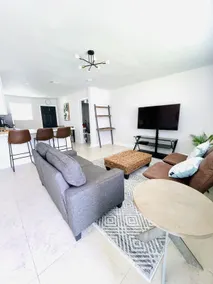 Relaxing home, close to beach, Free Parking, Wi-Fi - Image 2