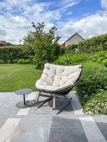 Luxury villa with beautiful garden in green area - Image 4
